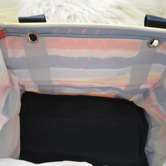 Thirty-One Gifts Vista Stripe Small Utility Tote - Picture 4 of 5